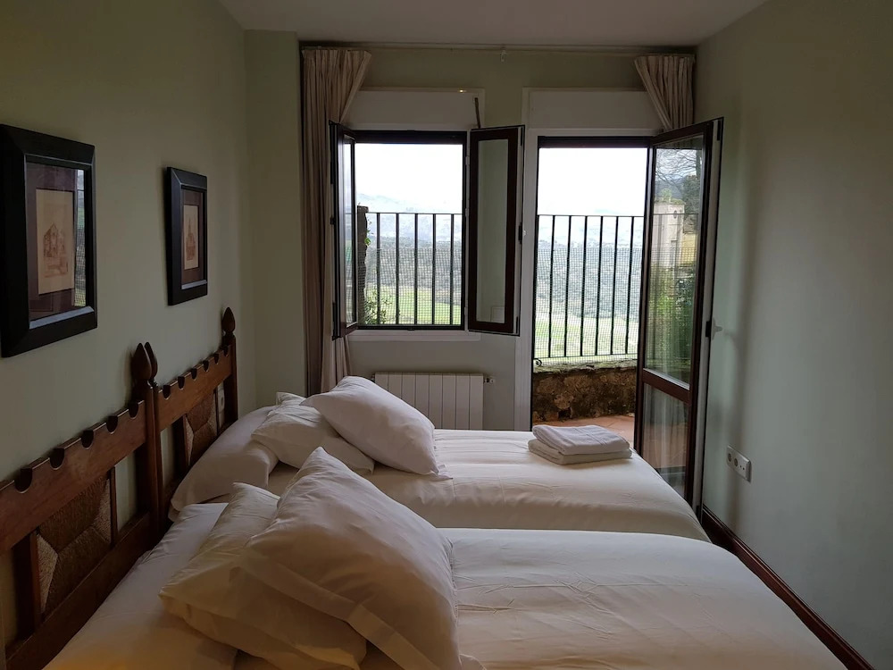 Views & luxury in Old Town