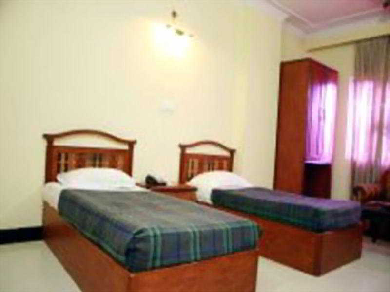 Hotel Red Castle - Near Ganga Ram & BLK Hospital - Karol Bagh