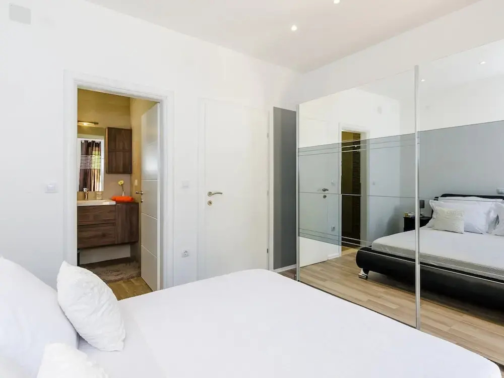 Villa Tranquility Nest Beniva - Three-bedroom Villa With Swimming Pool and Partial Sea View