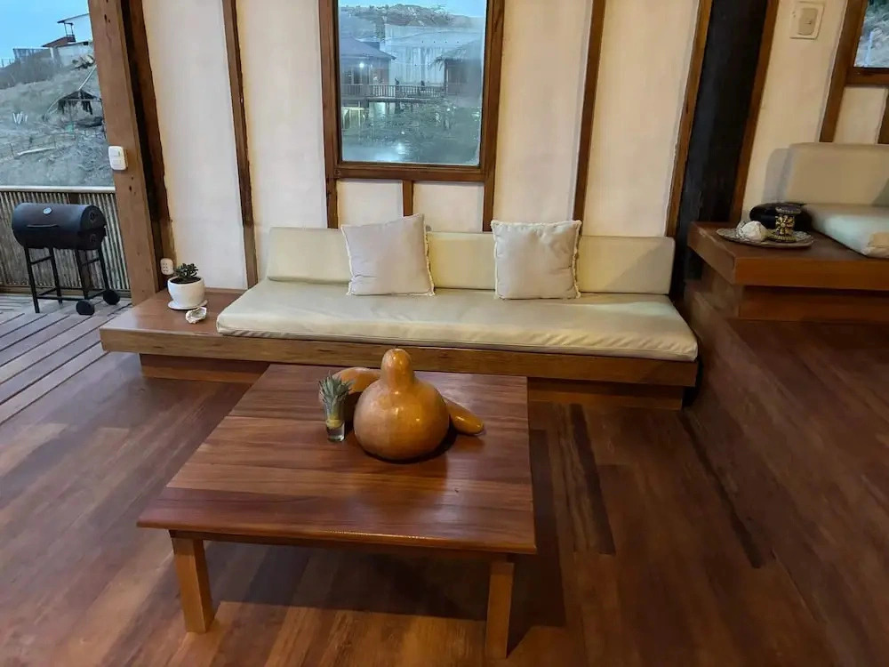 w Beachside 8BR Villa in Punta Veleros