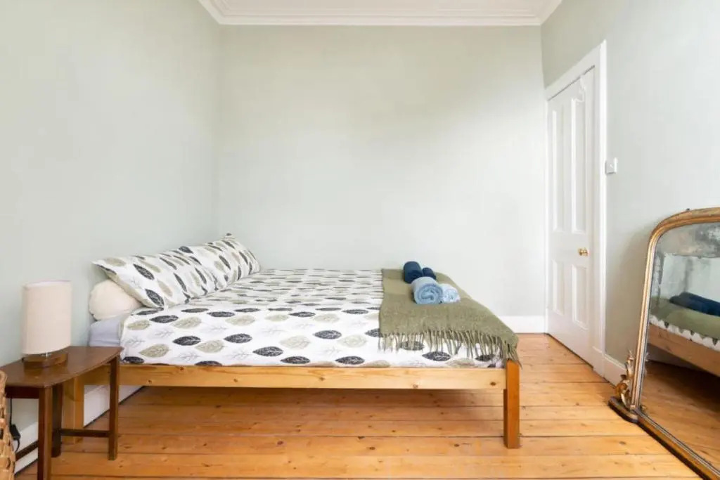425 Quirky and Charming 2 Bedroom Seaside Apartment in Portobello