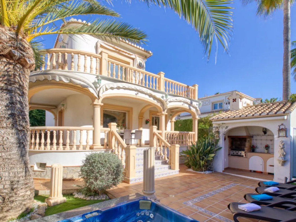 Villa Villa Toscana by Interhome