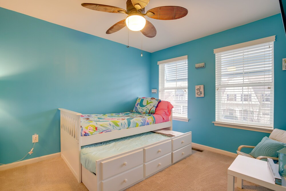 Shuttle to Beach: Millville Townhome w/ Porch