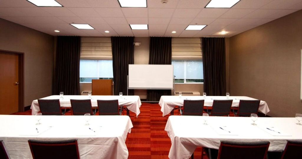 Holiday Inn Express Hotel & Suites North Seattle - Shoreline