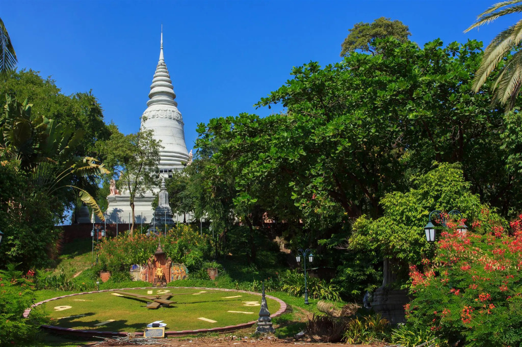 Diamond Pearl Hotel ,Phnom Penh,Royel Palace, Mekong RIver,Swimming Pool