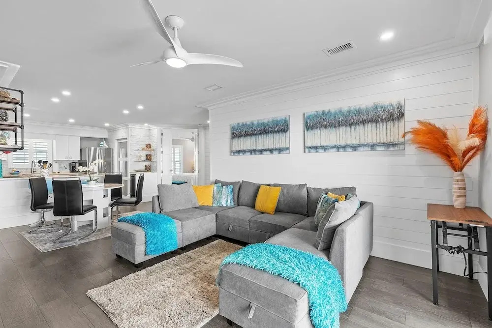 Colony Beach Club 250