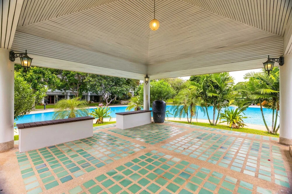 4 BR Townhouse in Great Location BSS