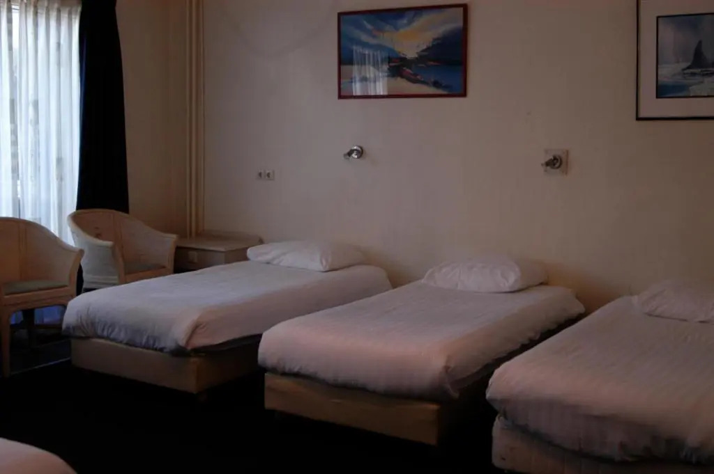 Hotel 83