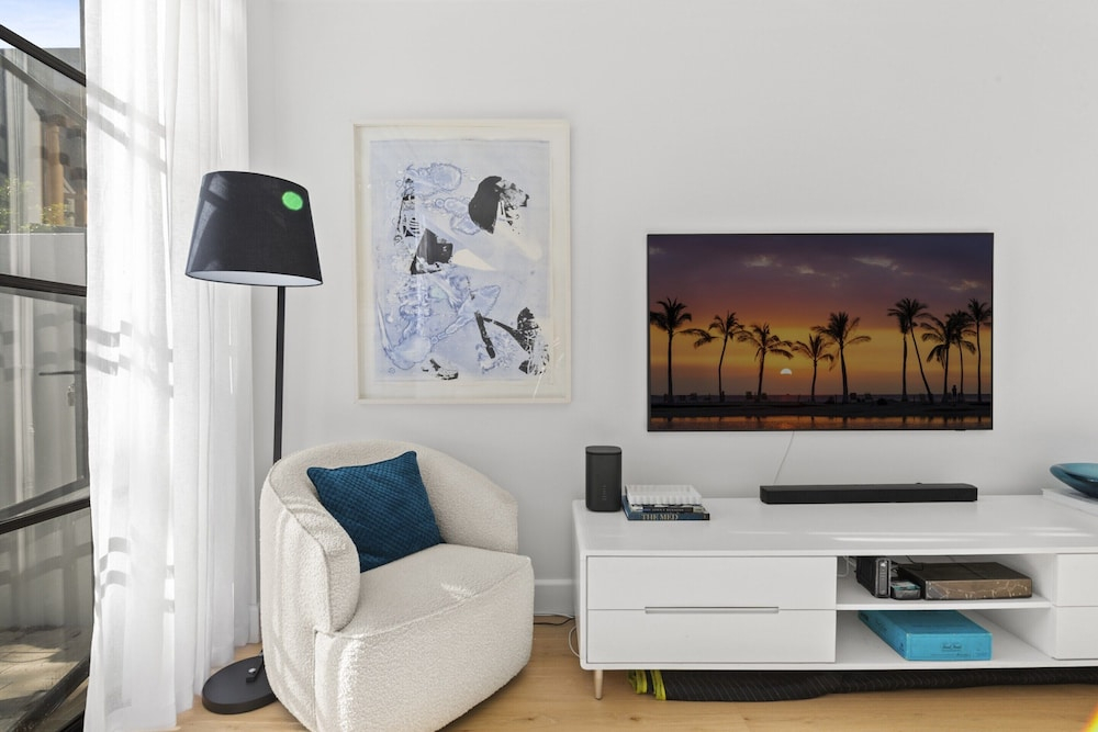 Bright 2 Bed House in Surry Hills