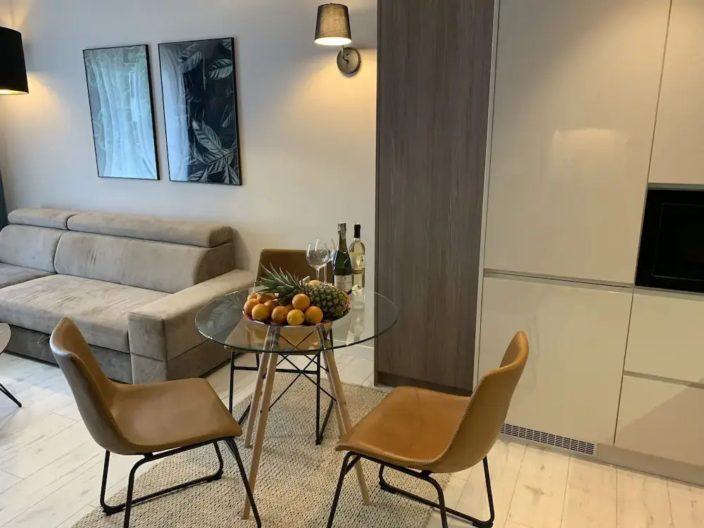 ApartmentSun Parrot