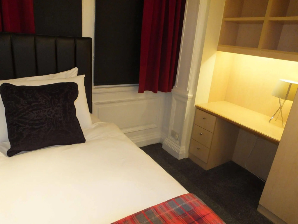 Royal Mile Mansions Apartment 27