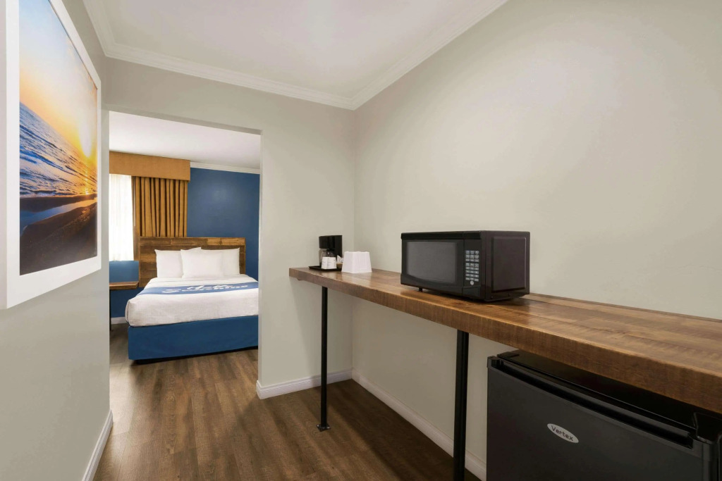 Days Inn and Suites San Diego SDSU