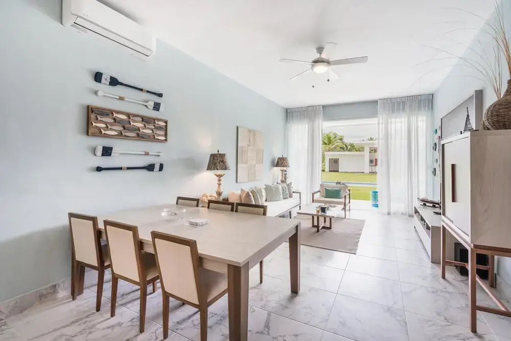 Two-bedroom apt With Pool View bbq in Lake View