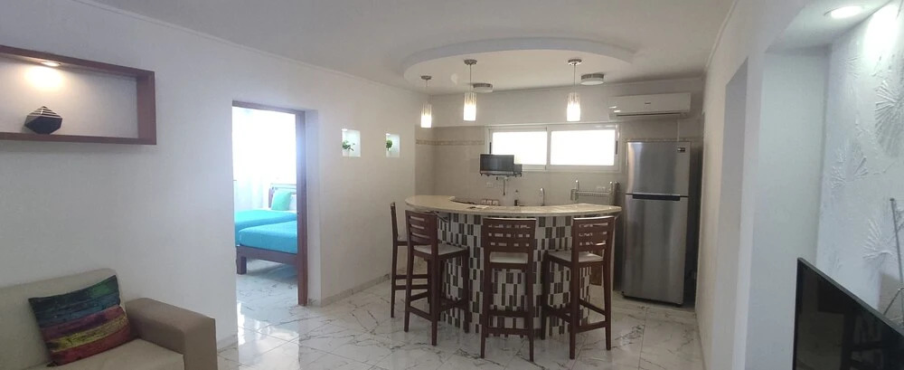 Havana and Sea (Entire Apartment)