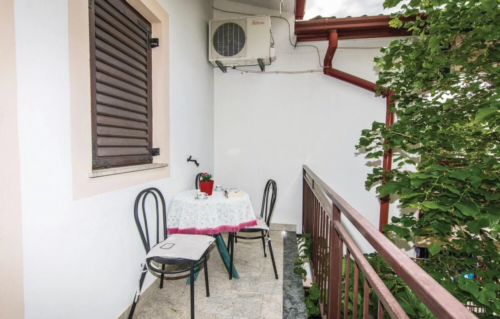 Stunning Apartment in Starigrad With 4 Bedrooms