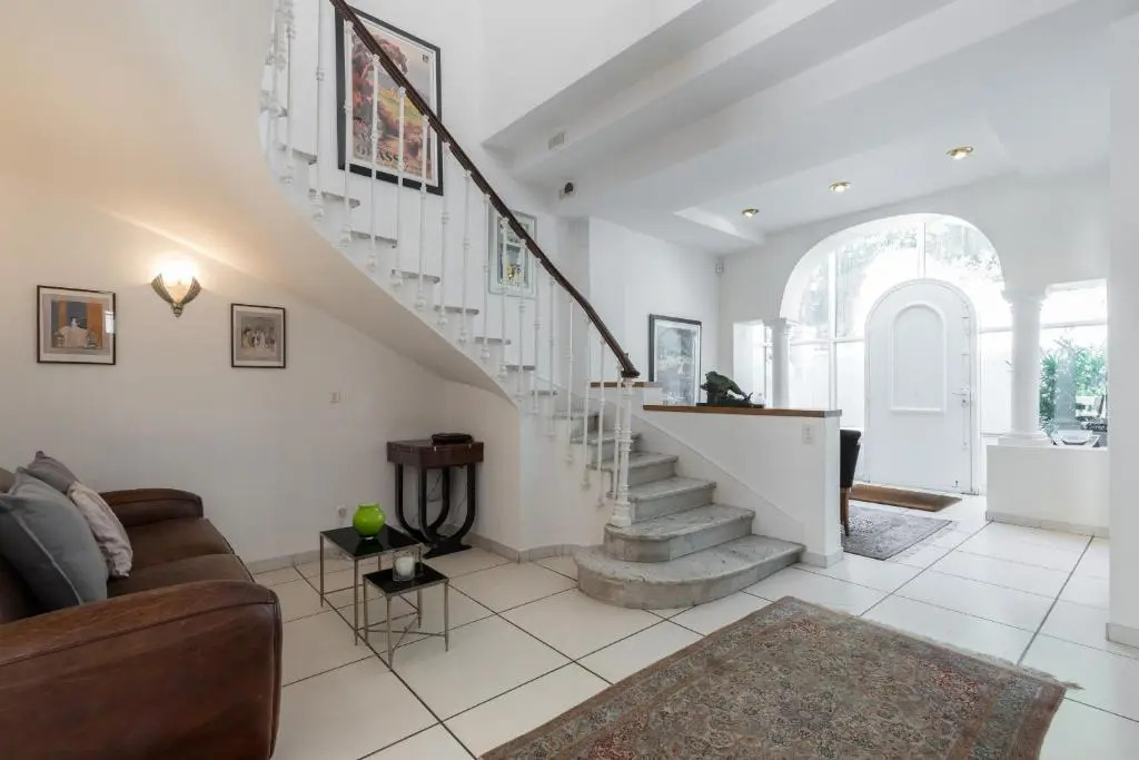 Stylish Art Deco villa near the sea 4 Bdrs Pool and garage