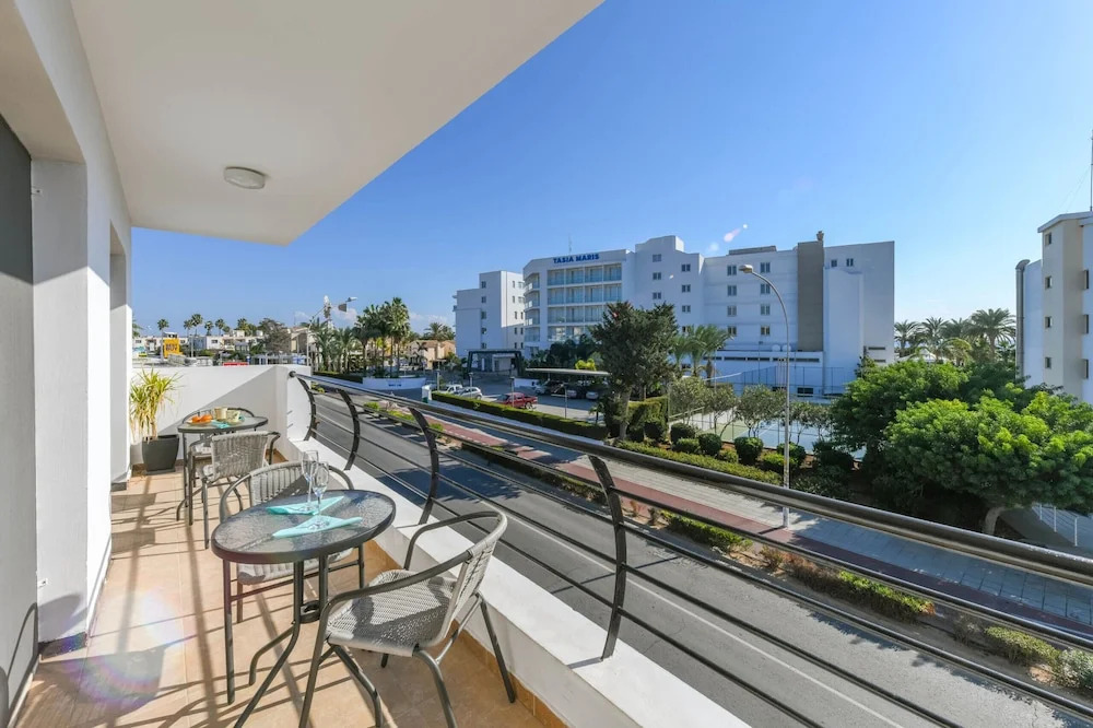 Nissi Apartment 102