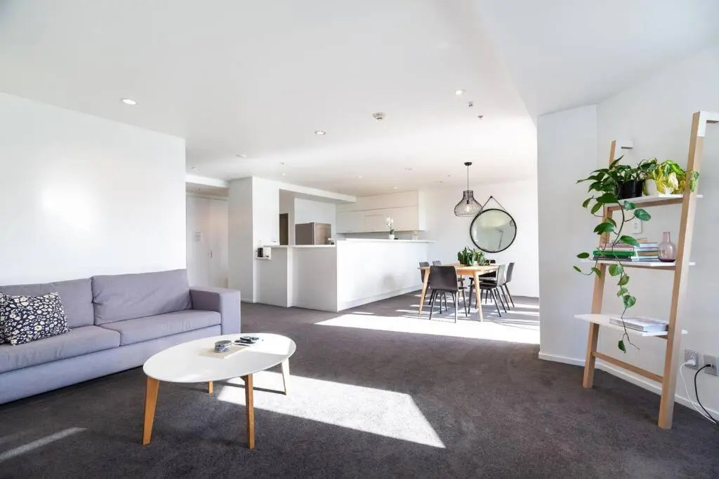 Stunning Three Bedroom Home Near Sky Tower