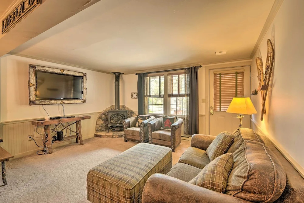 Townhome w/ Deck: Walk to Mirror Lake & Main St!