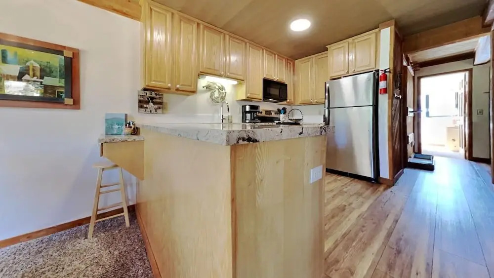 572 2 Bedroom Condo