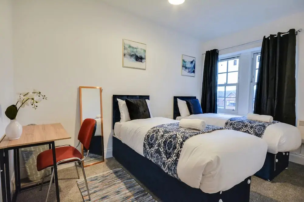 Wigan - Apartment - Sleeps 6 - Parking