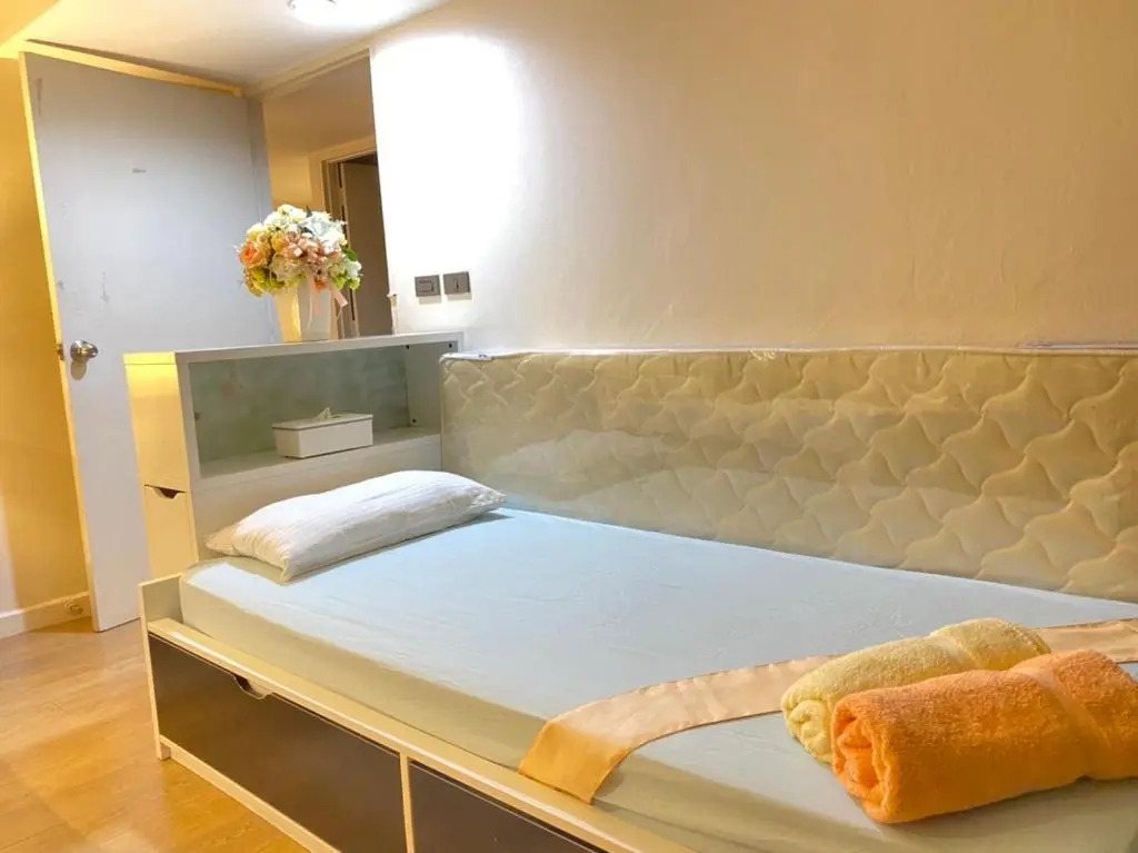 cozy apartment central bangkok 25th floor beautifull balcony
