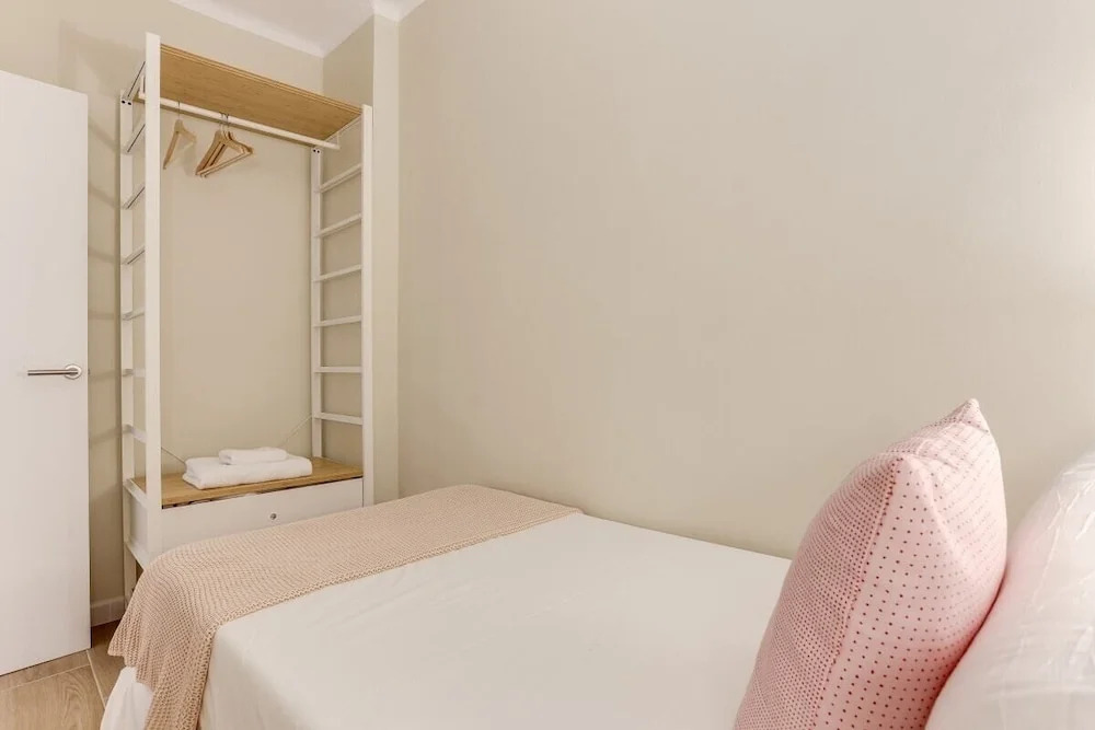 Stylish 4 bed Apt in the Center