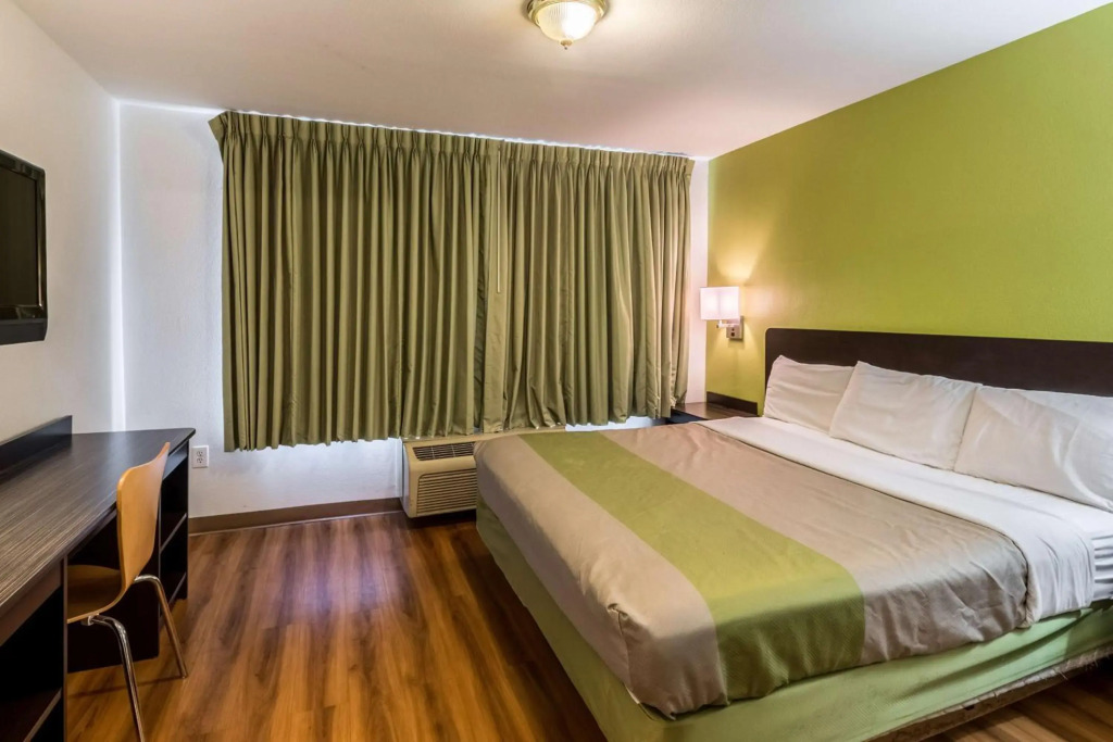 Motel 6-North Richland Hills, TX - Rufe Snow