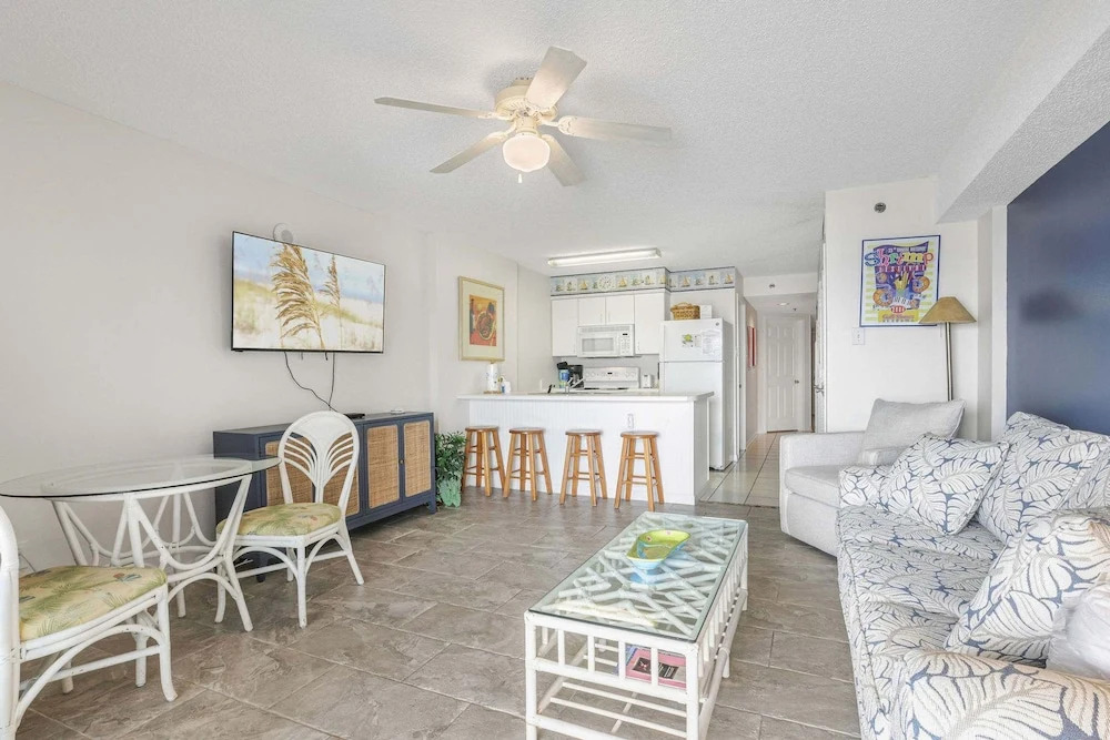 Tradewinds 602- Beachfront Heated Indoor Pool Sleeps 6