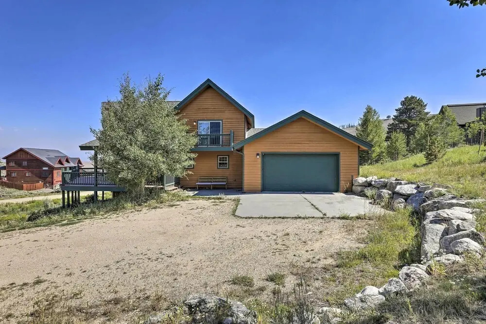 Deck, Bar & Mtn Views: Grand Granby Retreat!