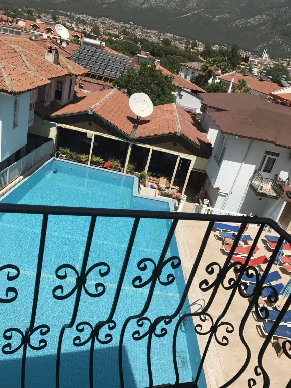 Red Rose Hotel