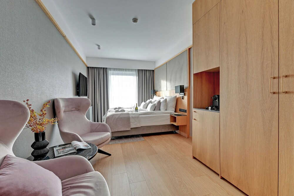 Deo Plaza Apartments