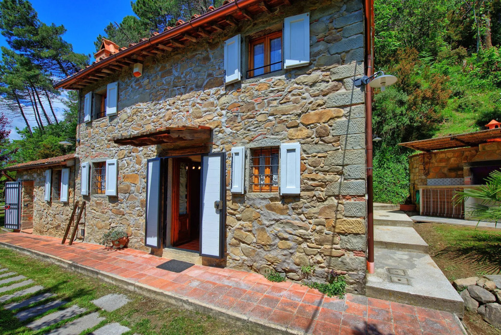 Casale di Cozzile by PosarelliVillas