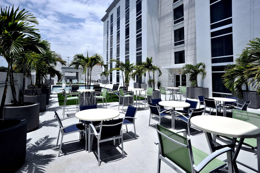 Hotel Dello Ft Lauderdale Airport, Tapestry Collection by Hilton