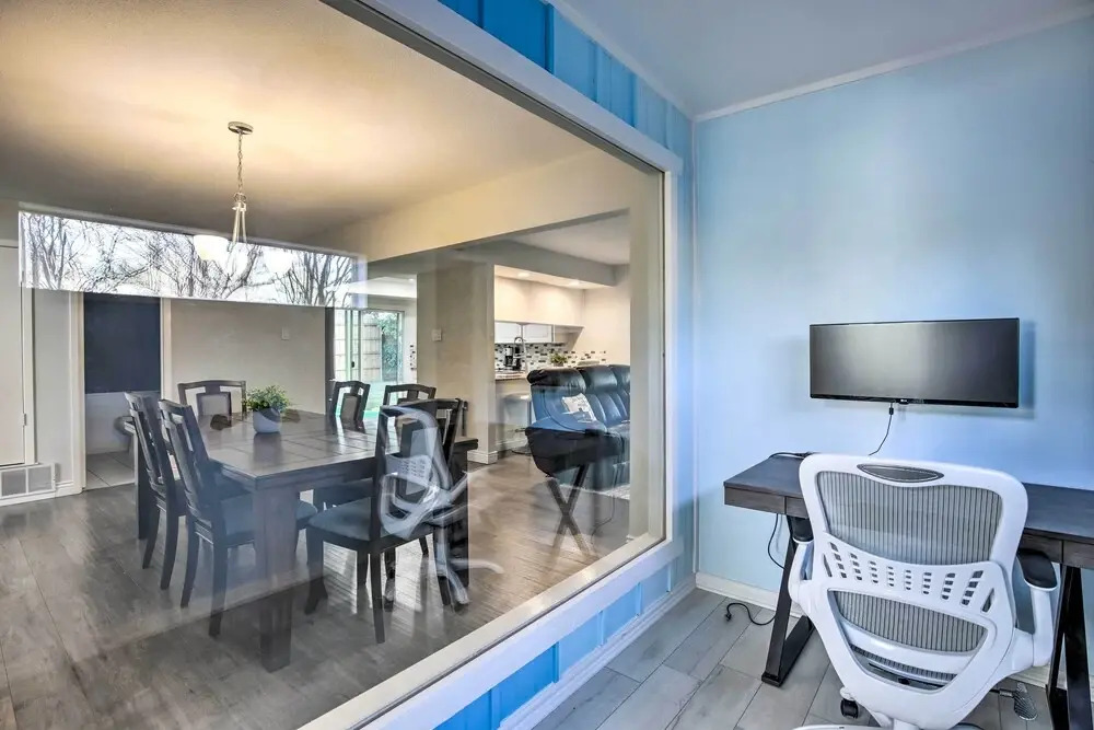 Movie Room & Private Pool: Richardson Retreat
