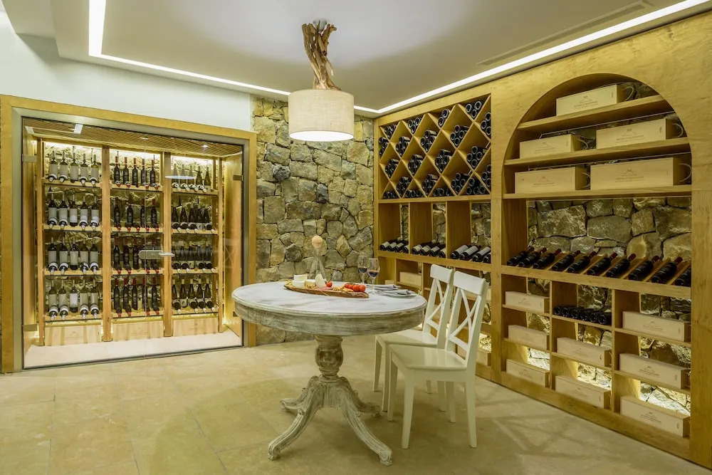 Phaos at Cellaria Estate