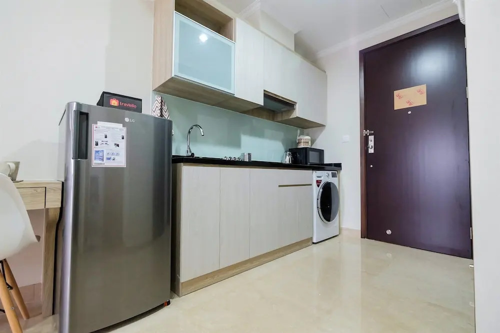Minimalist and Comfort Studio Menteng Park Apartment By Travelio