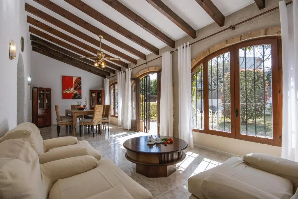 Villa Escocia by Aguilarent