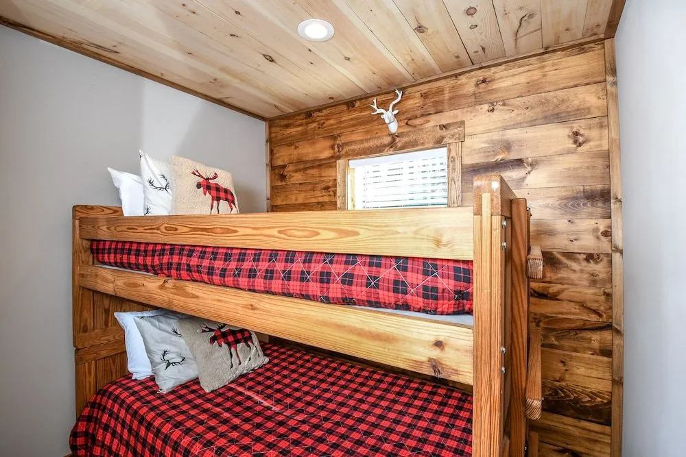 Kare Bear Cabin