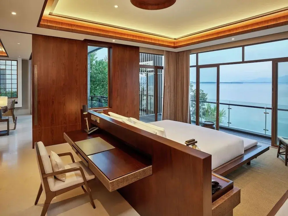 Lushan West Sea Resort, Curio Collection by Hilton