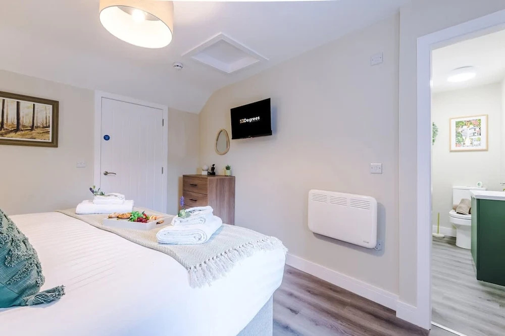 NEW Stylish 1-bed Flat Great Location Sleeps 4