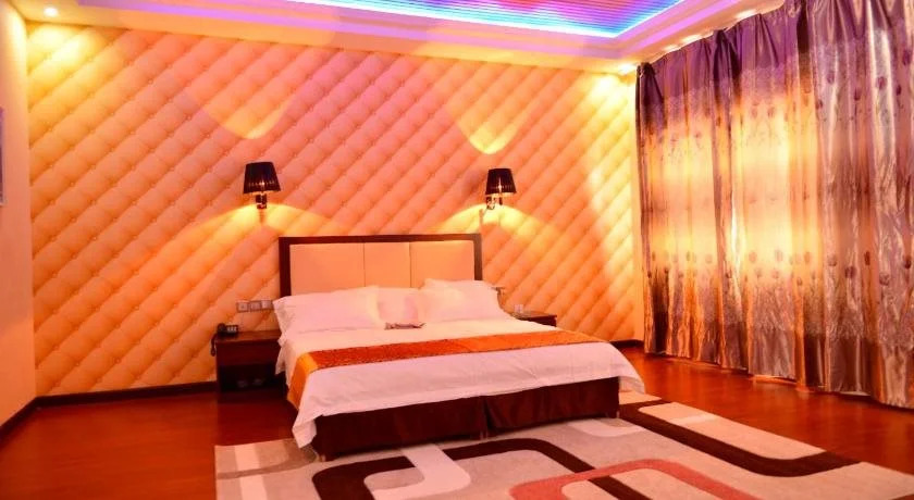 Warm Harbor Hotel