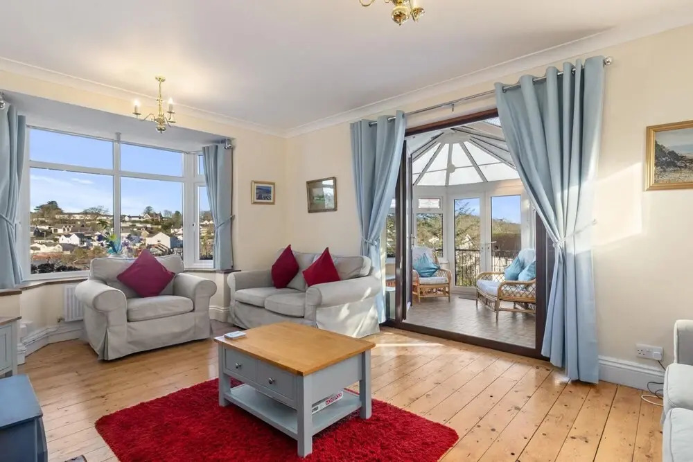 Four Oaks - Sea Views, Parking, Enclosed Garden, Dog Friendly