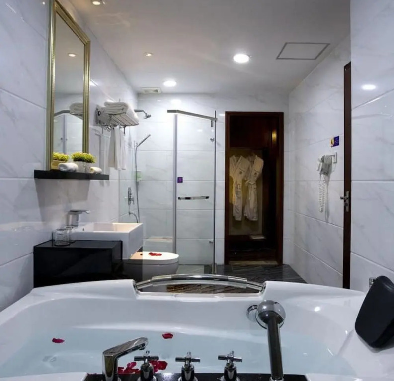 Atour Hotel Shenzhen Luohu Vientiane City