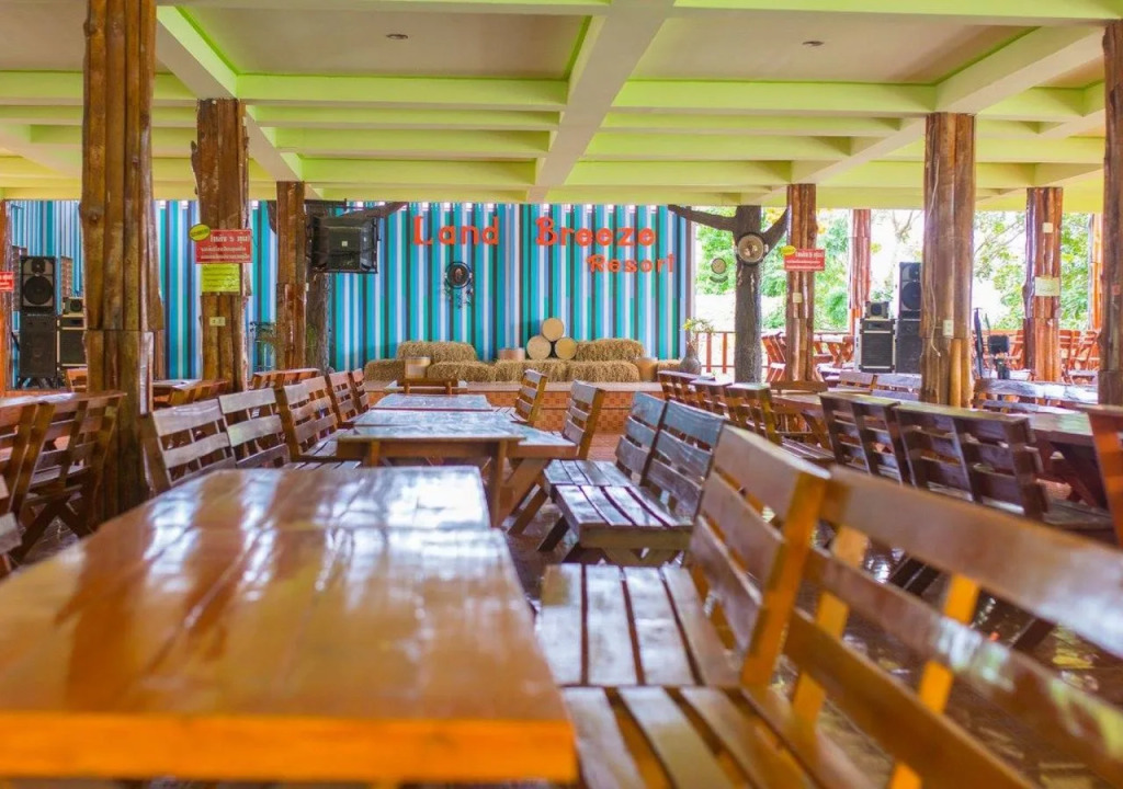 Land Breeze Resort & Hotel Pakchong