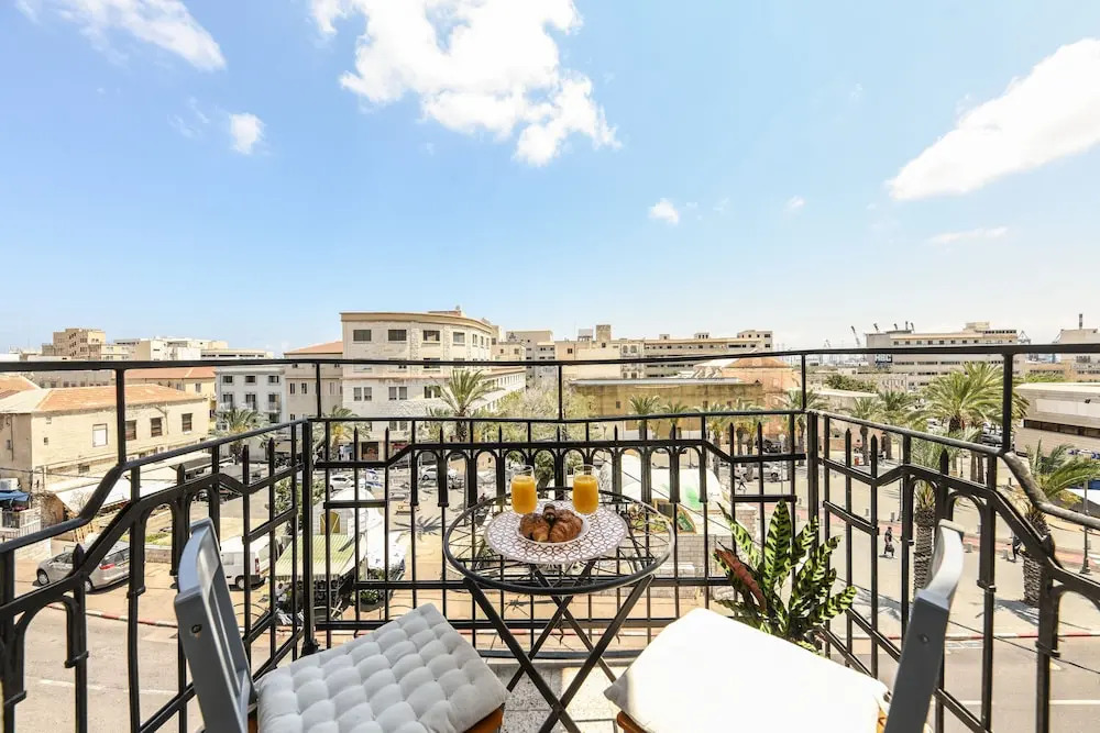 Vintage Charm 1BR Apt w Balcony & View