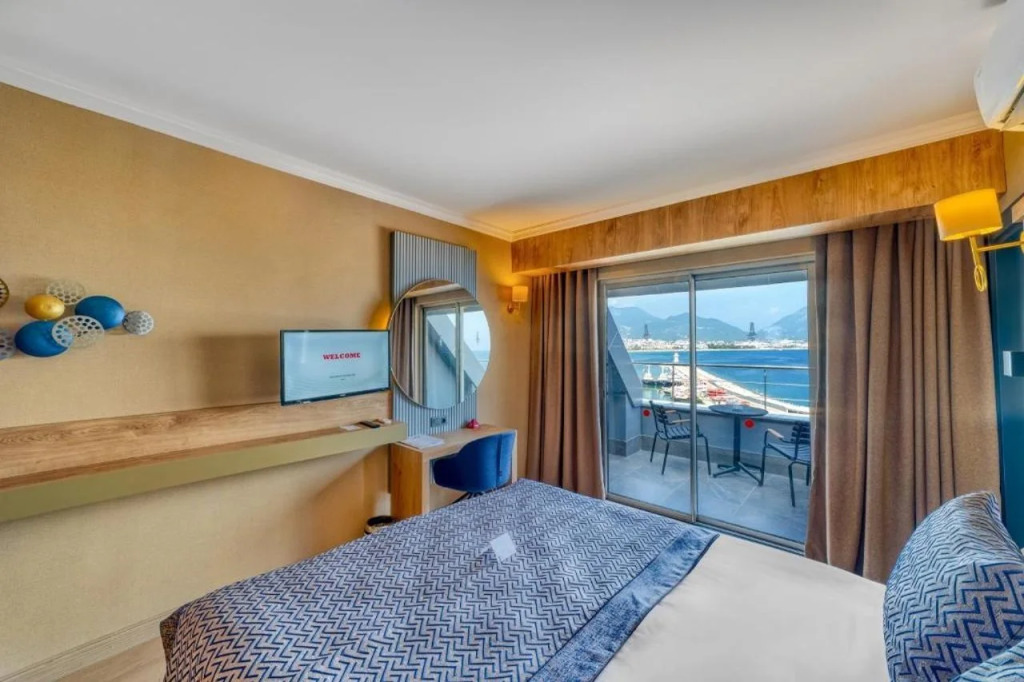 Numa Port Hotel