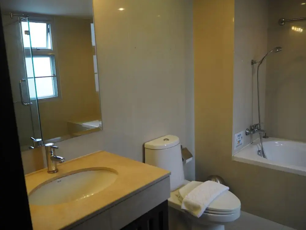 7B - 5 Bedroom Downtown Penthouse With Shared Pool
