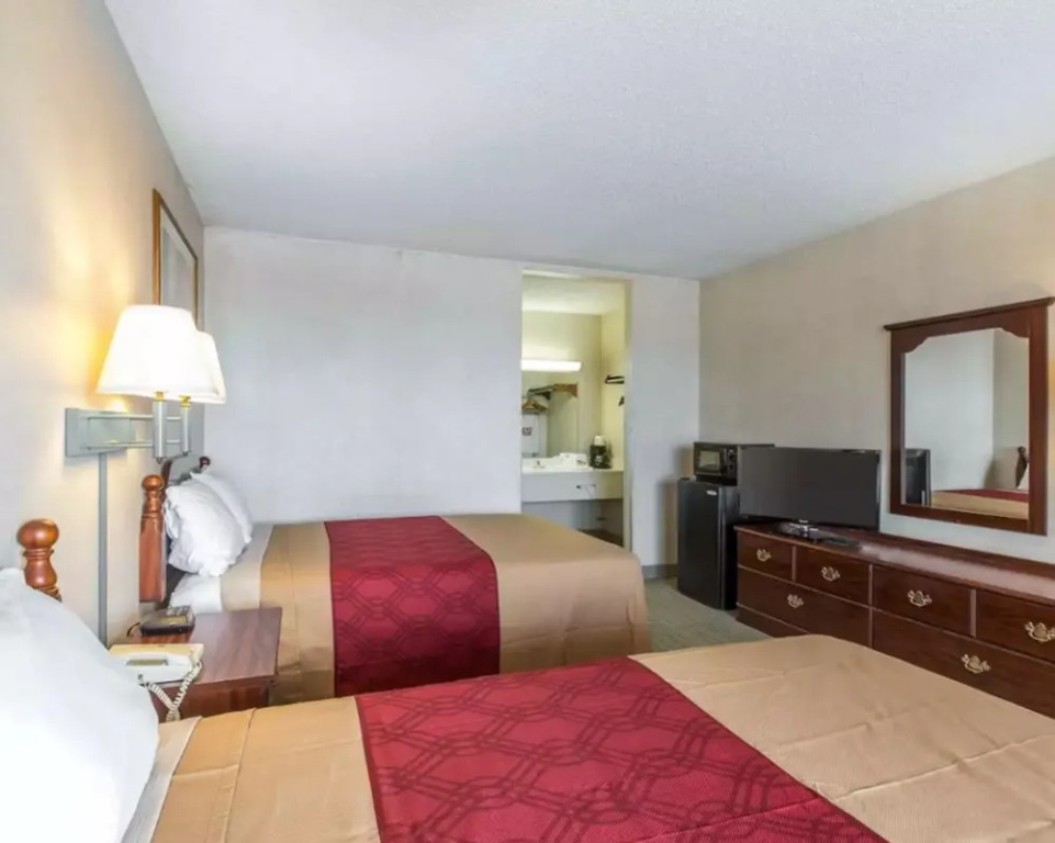 Days Inn Calhoun