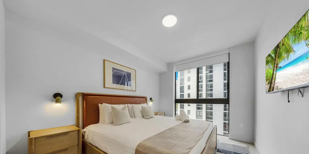 The Crosby Exclusive Condo - Pool & Gym
